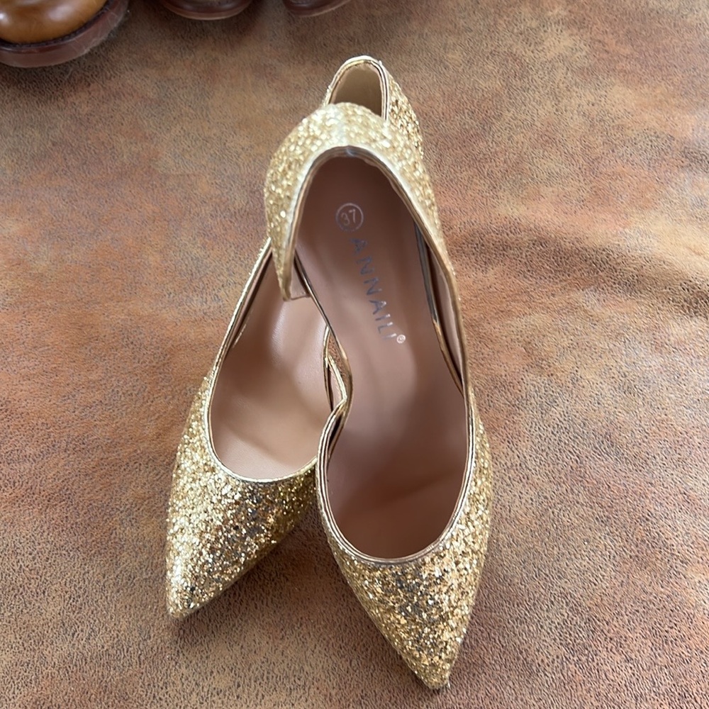 Annaili Elegant Gold Glitter High Heel Shoes with cutout.